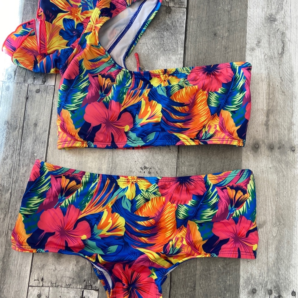 Bikini - Picture 3 of 4